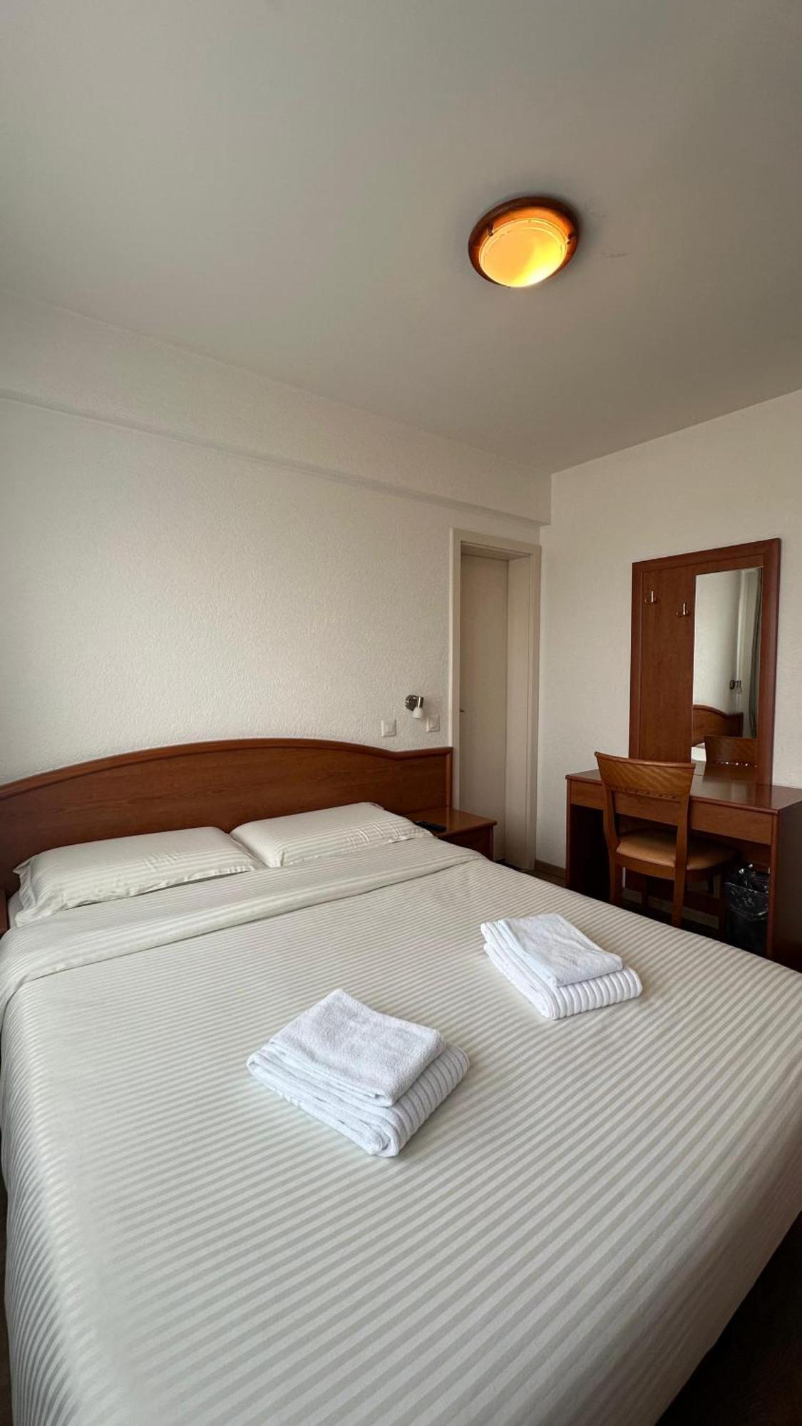 Hotel Du Quai Villeneuve Eksteriør bilde